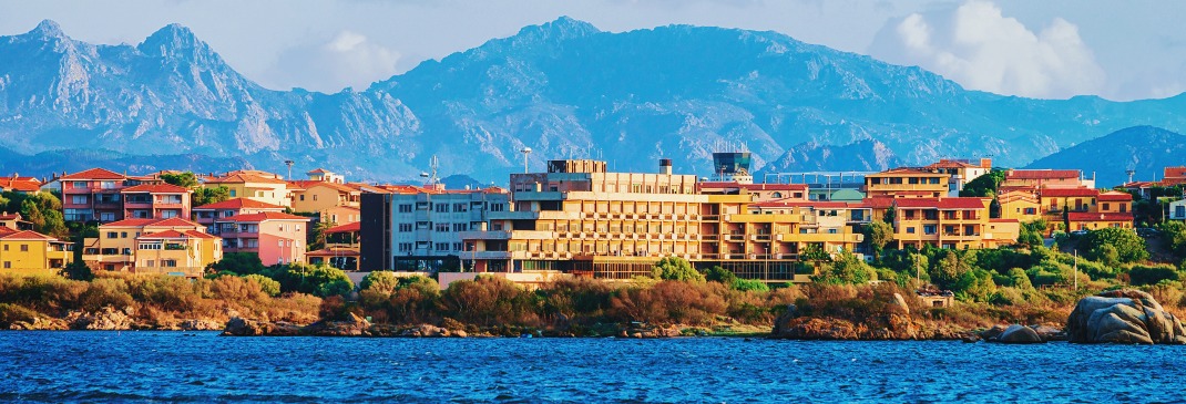 Olbia vor dem Bergpanorama